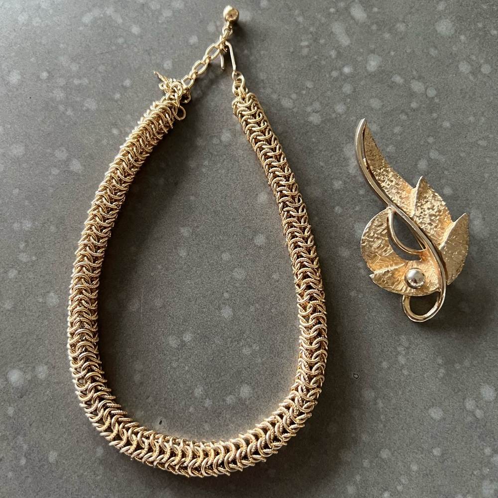 Vintage Trifari Gold Necklace and Brooch Set